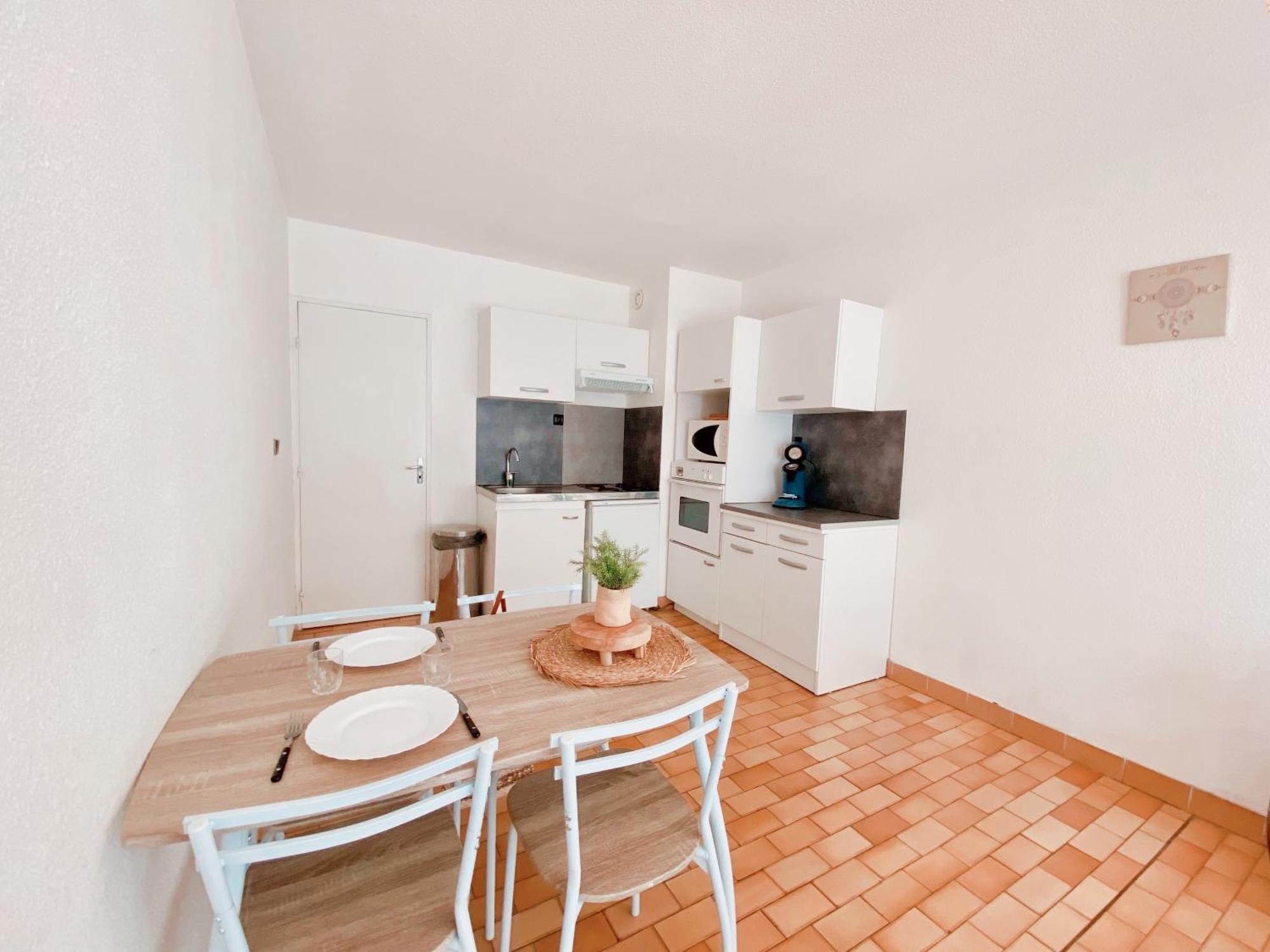 A 100m De La Avec Balcon - 66 Apartment